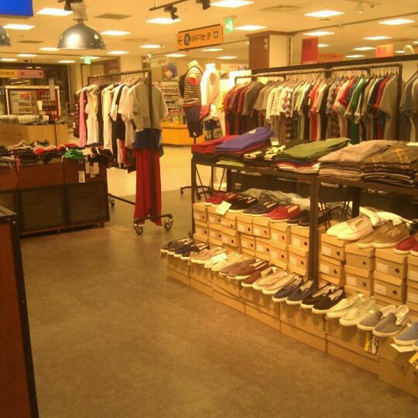 Photo taken at 이마트 (emart) by hwasook k. on 7/5/2012-全罗南道木浦市玉岩138易买得超市 Photo taken at 이마트 (emart) by hwasook k. on 7/5/2012