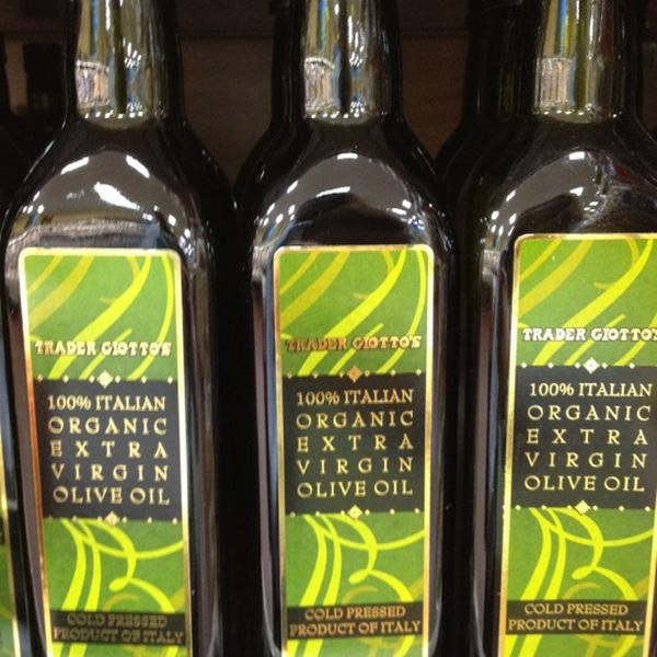 Photo taken at Trader Joe's by Mångo S. on 3/26/2012-加尼福尼亚 奇诺岗佩顿街道13911(在盛大道) Photo taken at Trader Joe's by Mångo S. on 3/26/2012