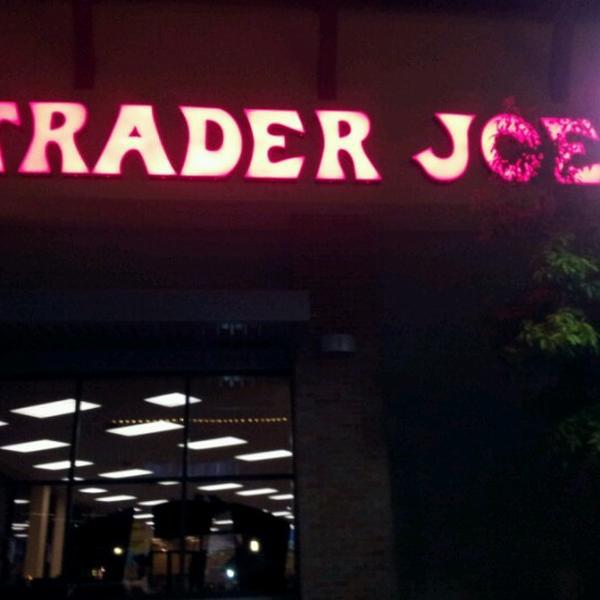 Photo taken at Trader Joe's by M on 11/28/2012-加尼福尼亚 奇诺岗佩顿街道13911(在盛大道) Photo taken at Trader Joe's by M on 11/28/2012