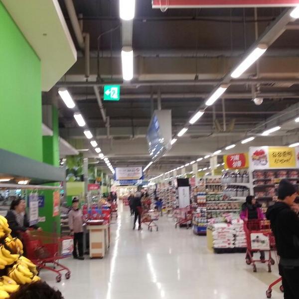 Photo taken at 홈플러스 (Home plus) by SungKyun A. on 11/23/2013-首尔市江西区禾谷路398号 Photo taken at 홈플러스 (Home plus) by SungKyun A. on 11/23/2013