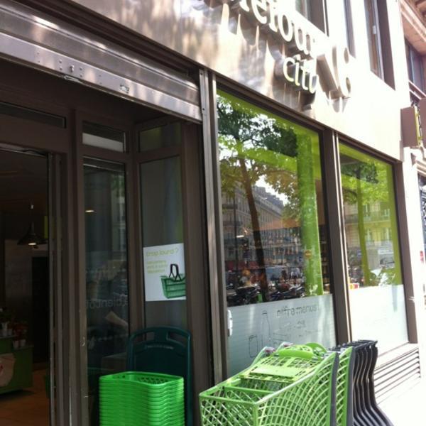 Photo taken at Carrefour by Juanlu F. on 5/24/2012