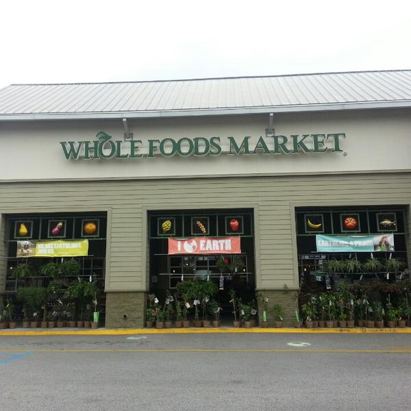 Photo taken at Whole Foods Market by Jonathan on 4/23/2013-美国南卡罗来纳州芒特普莱森特杜琪峰兹大道923 Photo taken at Whole Foods Market by Jonathan on 4/23/2013