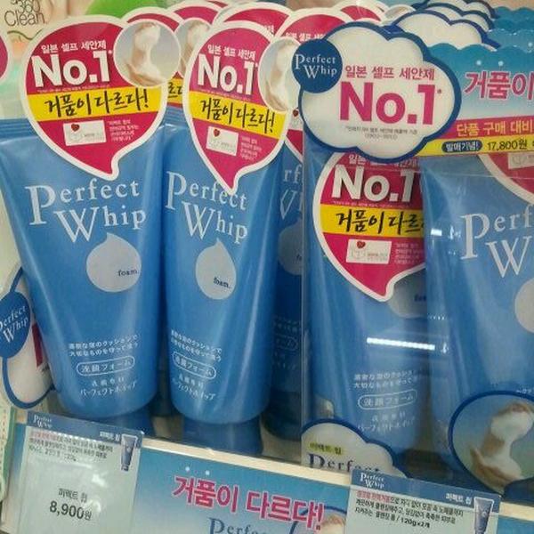 Photo taken at 올리브영 (OLIVE YOUNG) by sonya on 11/5/2011