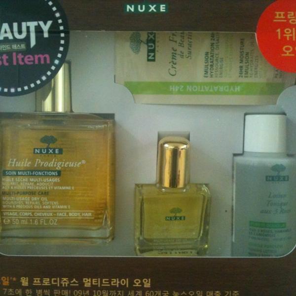 Photo taken at 올리브영 (OLIVE YOUNG) by Sungjjang on 2/2/2012