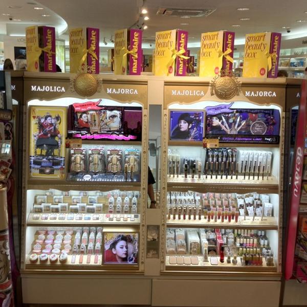 Photo taken at 올리브영 (OLIVE YOUNG) by Soonun H. on 7/20/2012