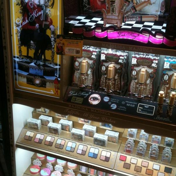 Photo taken at 올리브영 (OLIVE YOUNG) by Hanna L. on 7/20/2012