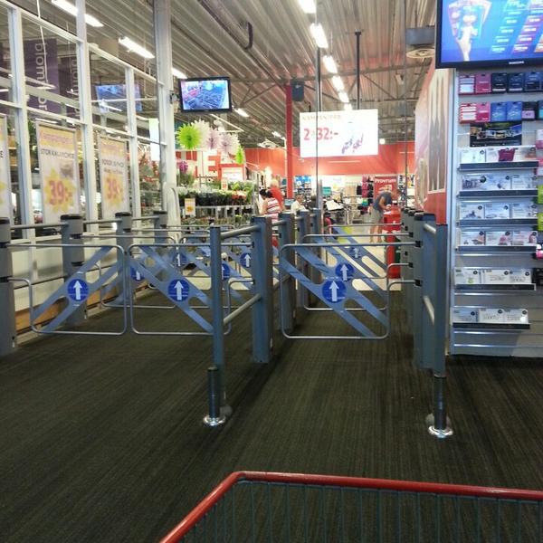 Photo taken at ICA Maxi Stormarknad by Benkt B. on 7/23/2014