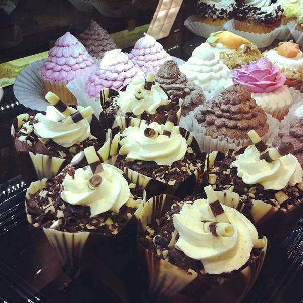 Photo taken at Whole Foods Market by BoogieTek P. on 3/6/2013-佛罗里达州彭布罗克派恩斯大道14956号 Photo taken at Whole Foods Market by BoogieTek P. on 3/6/2013