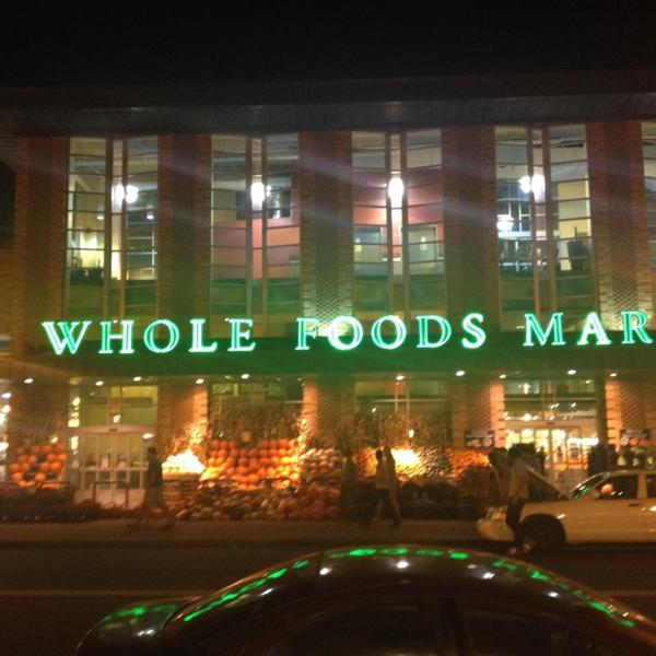 Photo taken at Whole Foods Market by Steph V. on 10/5/2013-华盛顿特区西北街道1440(第十四和第十五街之间) Photo taken at Whole Foods Market by Steph V. on 10/5/2013