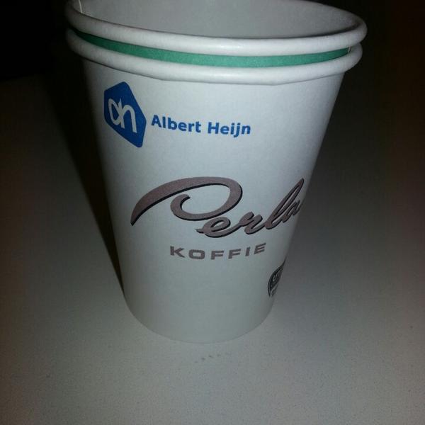 Photo taken at Albert Heijn XL by Bertin v. on 5/1/2014-荷兰格尔德兰阿纳姆克罗嫩堡大道86号 Photo taken at Albert Heijn XL by Bertin v. on 5/1/2014