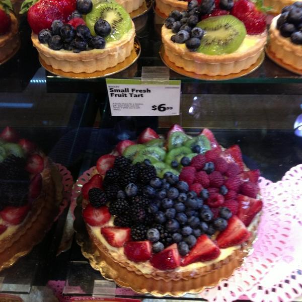 Photo taken at Whole Foods Market by none o. on 2/13/2013-加尼福尼亚圣罗莎 城市 康涅狄格R390(在盖尔南韦尔路) Photo taken at Whole Foods Market by none o. on 2/13/2013