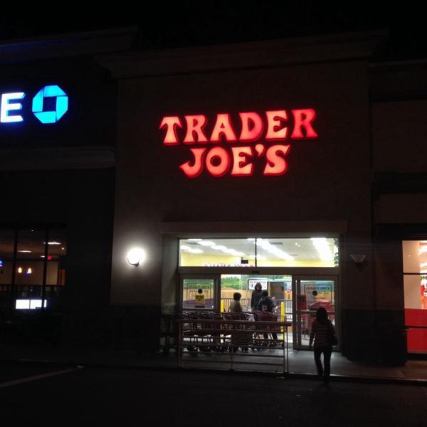 Photo taken at Trader Joe's by Krakatau B. on 9/29/2013-加利福尼亚州旧金山第20大街的温斯顿街265号 Photo taken at Trader Joe's by Krakatau B. on 9/29/2013