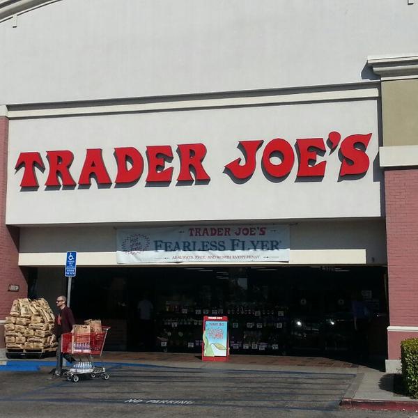 Photo taken at Trader Joe's by Christopher N. on 3/27/2013-加尼福尼亚 圣安娜布里斯托尔街3329(西麦克阿瑟大道) Photo taken at Trader Joe's by Christopher N. on 3/27/2013