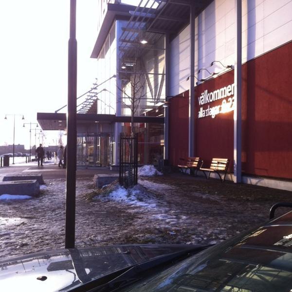 Photo taken at Maxi ICA Stormarknad Råå by Peter E. on 1/9/2011