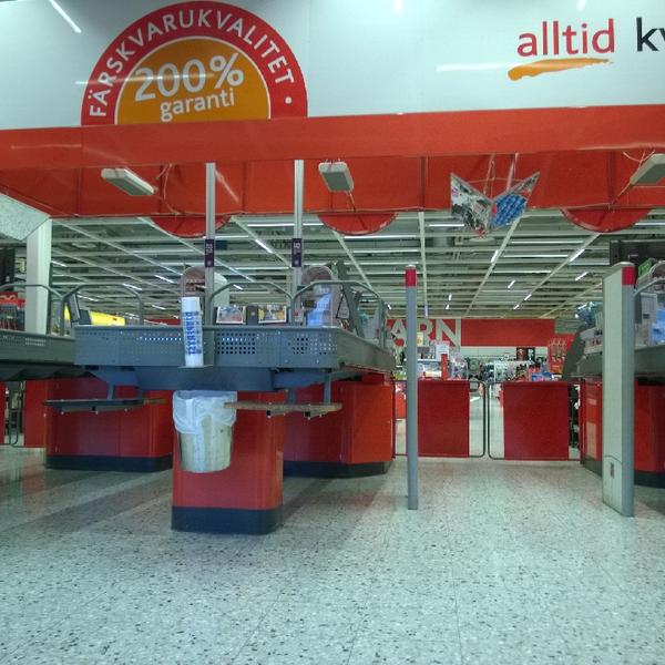 Photo taken at ICA Maxi Uppsala by Victor S. on 2/5/2014