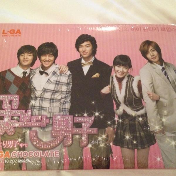 Photo taken at 롯데마트 (Lotte Mart) by Angeline on 10/4/2012