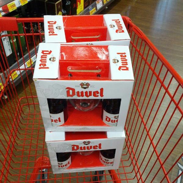 Photo taken at 롯데마트 (Lotte Mart) by Genjuro K. on 1/12/2013