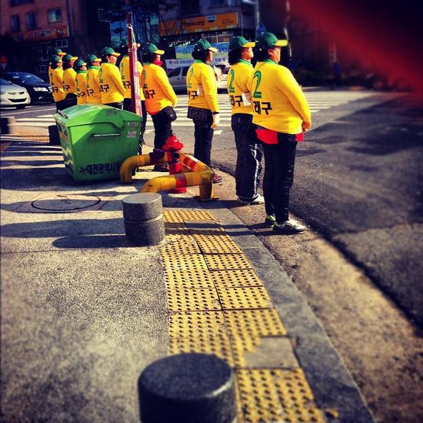 Photo taken at 홈플러스 / Home Plus by Jake M. on 4/3/2012