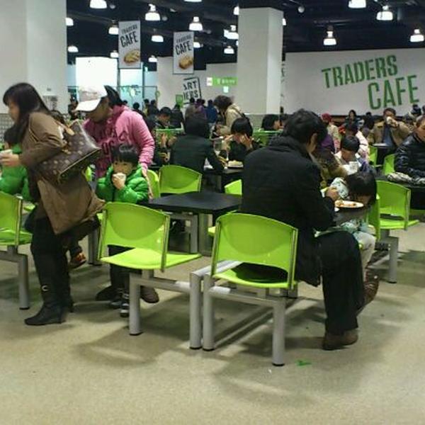 Photo taken at 이마트 트레이더스 (E-Mart Traders) by Jihyang C. on 12/3/2011-大田西区580易买得超市 Photo taken at 이마트 트레이더스 (E-Mart Traders) by Jihyang C. on 12/3/2011