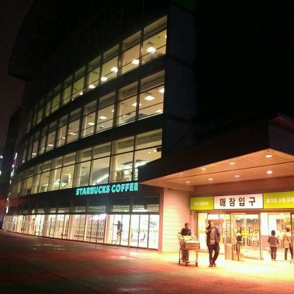 Photo taken at 이마트 트레이더스 (E-Mart Traders) by 이양희 on 10/14/2011-大田西区580易买得超市 Photo taken at 이마트 트레이더스 (E-Mart Traders) by 이양희 on 10/14/2011