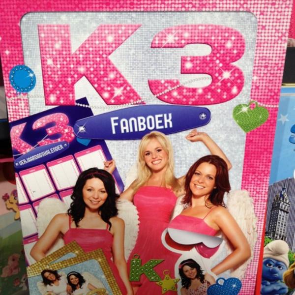 Photo taken at Proxy Delhaize by Frederik V. on 11/15/2011