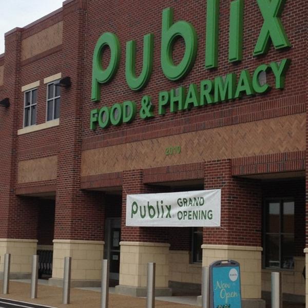 Photo taken at Publix Super Market at Northshore Town Center by @jason_ on 8/3/2012-美国田纳西州诺克斯维尔镇中心大道2010 Photo taken at Publix Super Market at Northshore Town Center by @jason_ on 8/3/2012