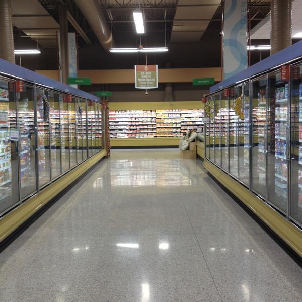 Photo taken at Publix Super Market at Northshore Town Center by @jason_ on 12/24/2012-美国田纳西州诺克斯维尔镇中心大道2010 Photo taken at Publix Super Market at Northshore Town Center by @jason_ on 12/24/2012