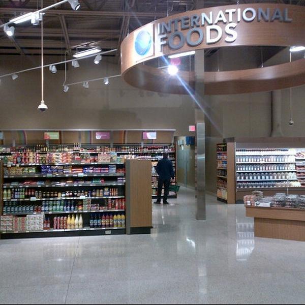 Photo taken at Publix Super Market at Northshore Town Center by Reaganista on 12/31/2012-美国田纳西州诺克斯维尔镇中心大道2010 Photo taken at Publix Super Market at Northshore Town Center by Reaganista on 12/31/2012