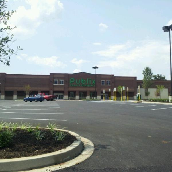 Photo taken at Publix Super Market at Northshore Town Center by Franchise C. on 7/5/2012-美国田纳西州诺克斯维尔镇中心大道2010 Photo taken at Publix Super Market at Northshore Town Center by Franchise C. on 7/5/2012