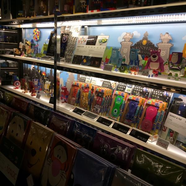 Photo taken at 올리브영 (OLIVE YOUNG) Lifestyle Experience Center by Thanatham P. on 1/14/2014-首尔特别市中区明洞53号总店OliveYoung美妆店 Photo taken at 올리브영 (OLIVE YOUNG) Lifestyle Experience Center by Thanatham P. on 1/14/2014