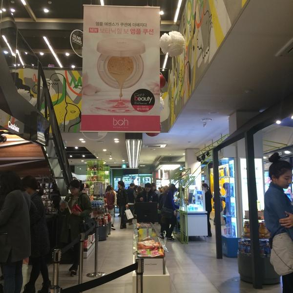 Photo taken at 올리브영 (OLIVE YOUNG) Lifestyle Experience Center by EunKyu P. on 3/22/2014-首尔特别市中区明洞53号总店OliveYoung美妆店 Photo taken at 올리브영 (OLIVE YOUNG) Lifestyle Experience Center by EunKyu P. on 3/22/2014