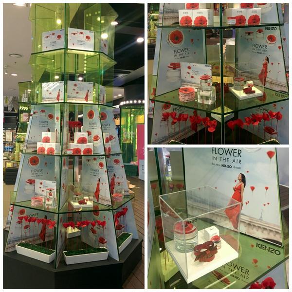 Photo taken at 올리브영 (OLIVE YOUNG) Lifestyle Experience Center by Park, Sung Yeon on 3/1/2014-首尔特别市中区明洞53号总店OliveYoung美妆店 Photo taken at 올리브영 (OLIVE YOUNG) Lifestyle Experience Center by Park, Sung Yeon on 3/1/2014