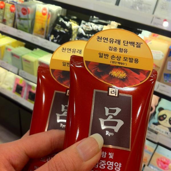 Photo taken at 올리브영 (OLIVE YOUNG) Lifestyle Experience Center by Nozomi K. on 3/5/2014-首尔特别市中区明洞53号总店OliveYoung美妆店 Photo taken at 올리브영 (OLIVE YOUNG) Lifestyle Experience Center by Nozomi K. on 3/5/2014