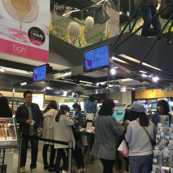 Photo taken at 올리브영 (OLIVE YOUNG) Lifestyle Experience Center by EunKyu P. on 3/22/2014-首尔特别市中区明洞53号总店OliveYoung美妆店 Photo taken at 올리브영 (OLIVE YOUNG) Lifestyle Experience Center by EunKyu P. on 3/22/2014