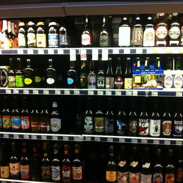 Photo taken at Whole Foods Market by Sean W. on 10/25/2012-内华达州拉斯维加斯查尔斯顿大道8855号 Photo taken at Whole Foods Market by Sean W. on 10/25/2012