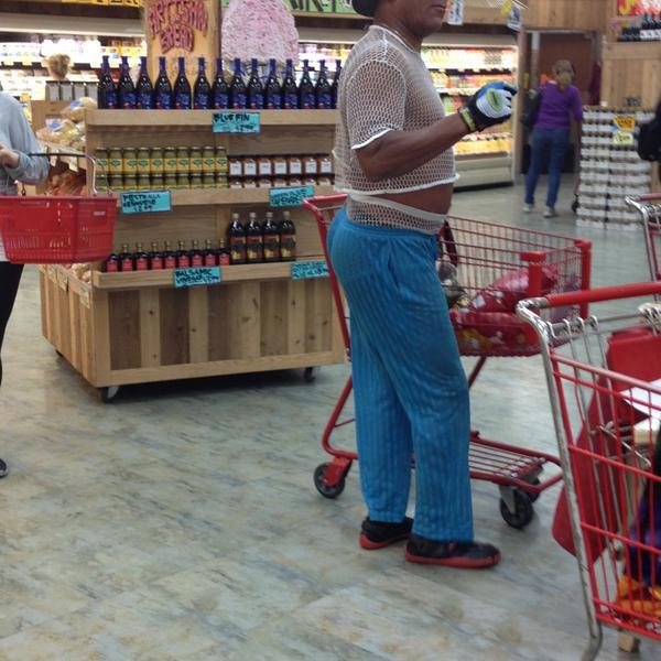 Photo taken at Trader Joe's by Christina S. on 2/23/2013-加利福尼亚州长滩贝尔斯登街风铃草大道北2222号 Photo taken at Trader Joe's by Christina S. on 2/23/2013