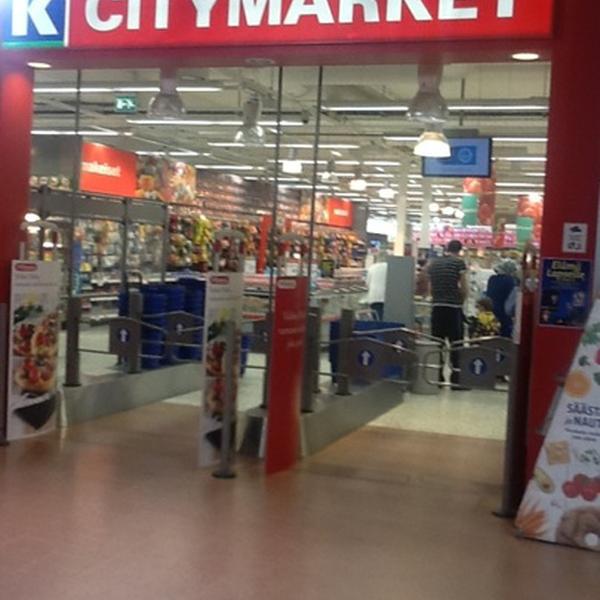 Photo taken at K-citymarket by Mika H. on 11/15/2011