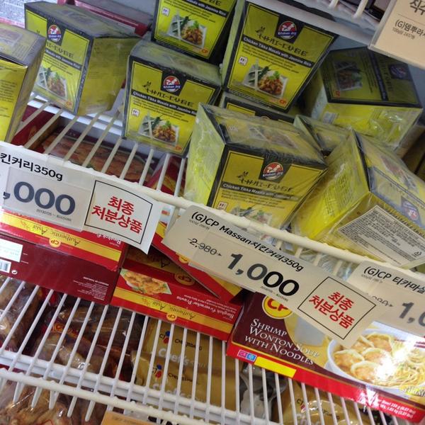 Photo taken at 이마트 (e-mart) by Sungco J. on 7/30/2013-首尔特别市恩平区217易买得超市 Photo taken at 이마트 (e-mart) by Sungco J. on 7/30/2013