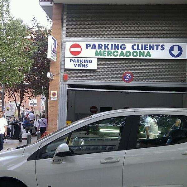 Photo taken at Mercadona by Angel B. on 9/30/2011