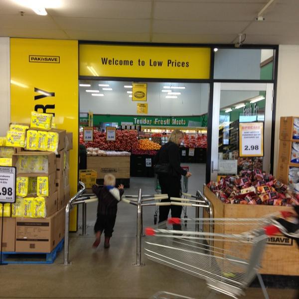 了解新西兰的店里卖什么特产PAK'nSAVE超市北帕莫斯顿店图片库 了解新西兰的店里卖什么特产PAK'nSAVE超市北帕莫斯顿店图片库