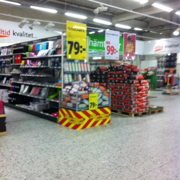 Photo taken at ICA Maxi by M H. on 9/6/2012