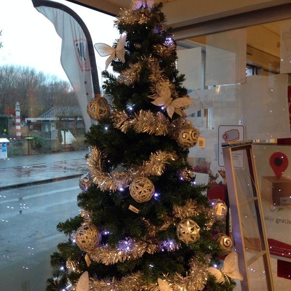 Photo taken at Proxy Delhaize by Melissa N. on 11/26/2014