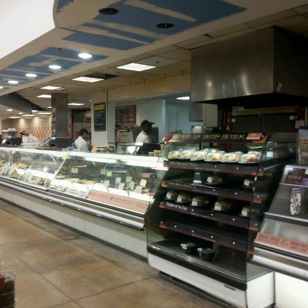 Photo taken at Whole Foods Market by Sudchai C. on 7/23/2013-佛罗里达州劳德代尔堡联邦高速路2000号(在第19大街和21大街之间) Photo taken at Whole Foods Market by Sudchai C. on 7/23/2013