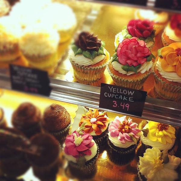 Photo taken at Whole Foods Market by Ashley S. on 10/16/2011-美国南卡罗来纳州芒特普莱森特杜琪峰兹大道923 Photo taken at Whole Foods Market by Ashley S. on 10/16/2011