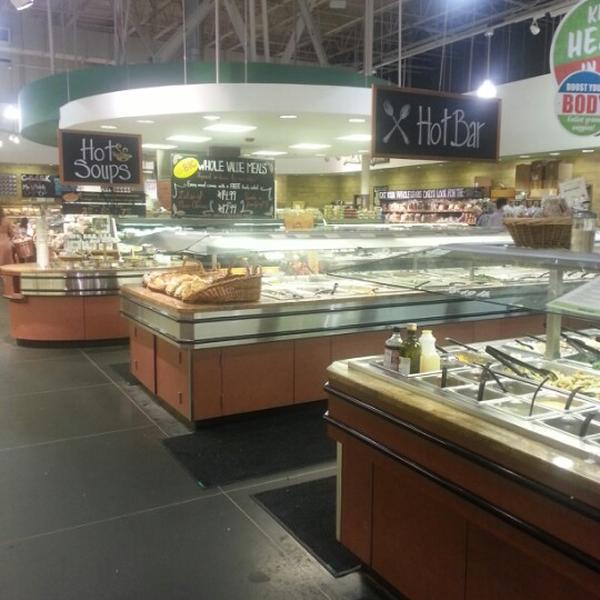 Photo taken at Whole Foods Market by Jonathan on 1/16/2013-美国南卡罗来纳州芒特普莱森特杜琪峰兹大道923 Photo taken at Whole Foods Market by Jonathan on 1/16/2013