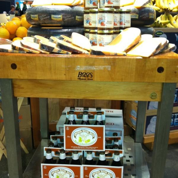 Photo taken at Whole Foods Market by Southern Eagle S. on 6/13/2011-美国南卡罗来纳州芒特普莱森特杜琪峰兹大道923 Photo taken at Whole Foods Market by Southern Eagle S. on 6/13/2011