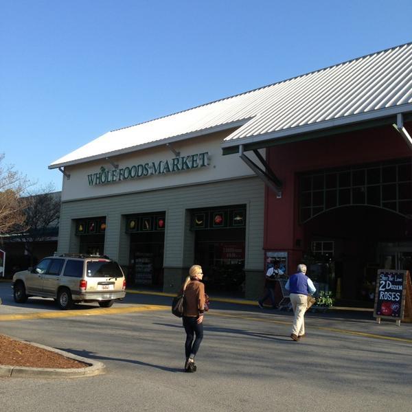 Photo taken at Whole Foods Market by Donald W. on 2/6/2013-美国南卡罗来纳州芒特普莱森特杜琪峰兹大道923 Photo taken at Whole Foods Market by Donald W. on 2/6/2013