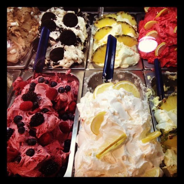 Photo taken at Whole Foods Market by Burcu on 2/16/2013-美国南卡罗来纳州芒特普莱森特杜琪峰兹大道923 Photo taken at Whole Foods Market by Burcu on 2/16/2013