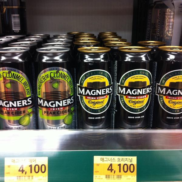 Photo taken at 롯데마트 (Lotte Mart) by Andrew R. on 4/27/2013-济州岛乐天超市 Photo taken at 롯데마트 (Lotte Mart) by Andrew R. on 4/27/2013