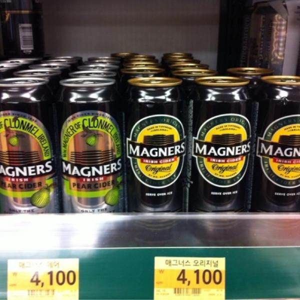 Photo taken at 롯데마트 (Lotte Mart) by Andrew R. on 4/27/2013-济州岛乐天超市 Photo taken at 롯데마트 (Lotte Mart) by Andrew R. on 4/27/2013